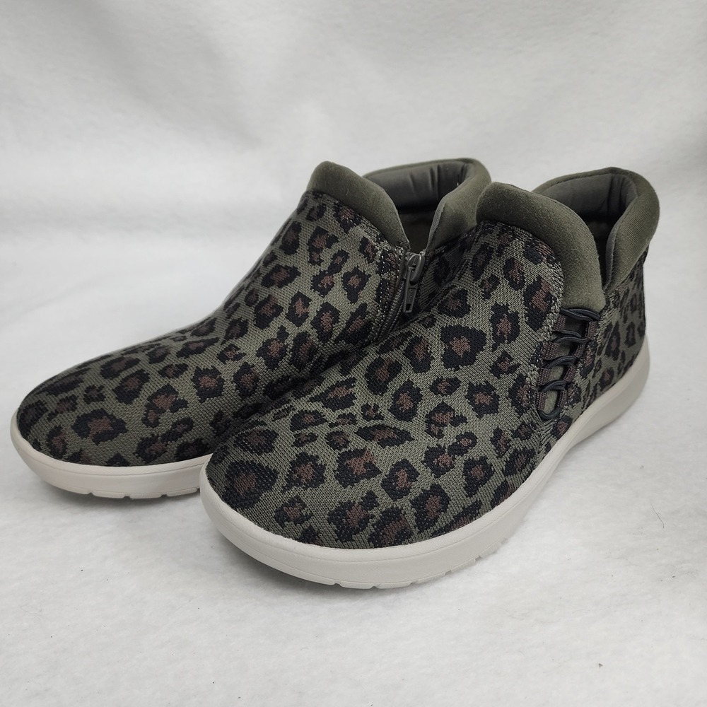 Clarks Adella Pine 26164209 Womens 8 Booties Green Leopard Cloudsteppers Boots